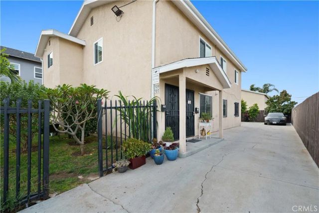 327 E Lanzit, Los Angeles, CA 90061