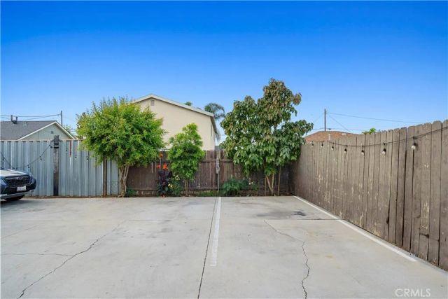 327 E Lanzit, Los Angeles, CA 90061