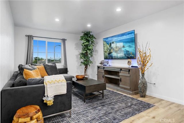 327 E Lanzit, Los Angeles, CA 90061