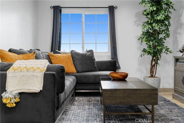 327 E Lanzit, Los Angeles, CA 90061