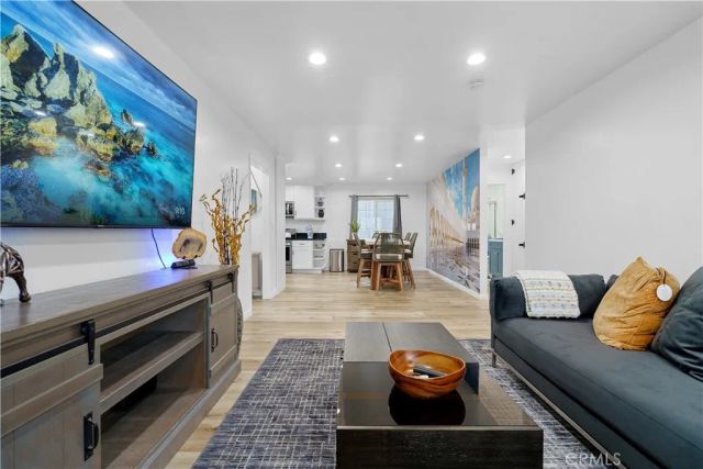 327 E Lanzit, Los Angeles, CA 90061