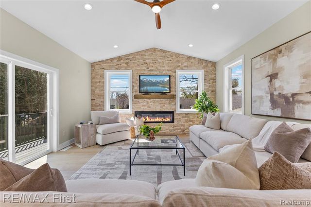 700 Devillen Avenue, Royal Oak, MI 48073
