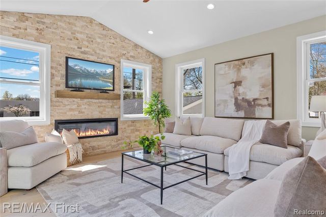 700 Devillen Avenue, Royal Oak, MI 48073