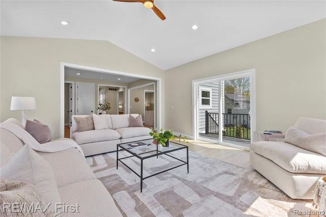 700 Devillen Avenue, Royal Oak, MI 48073
