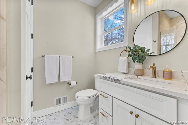 700 Devillen Avenue, Royal Oak, MI 48073