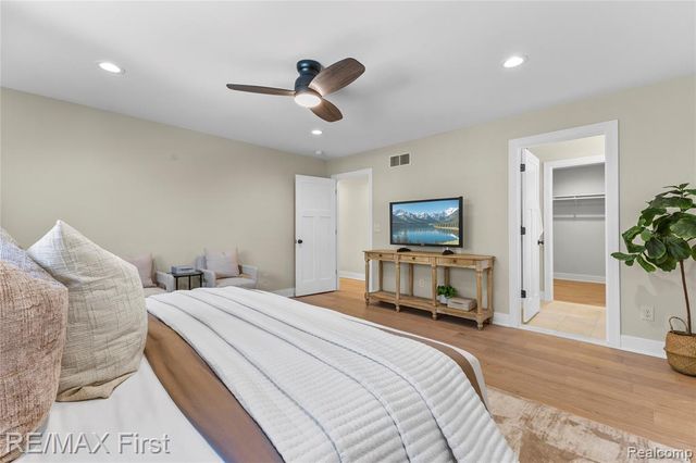 700 Devillen Avenue, Royal Oak, MI 48073