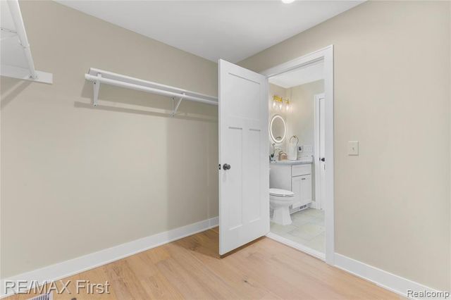 700 Devillen Avenue, Royal Oak, MI 48073
