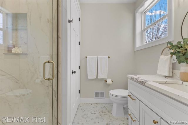 700 Devillen Avenue, Royal Oak, MI 48073