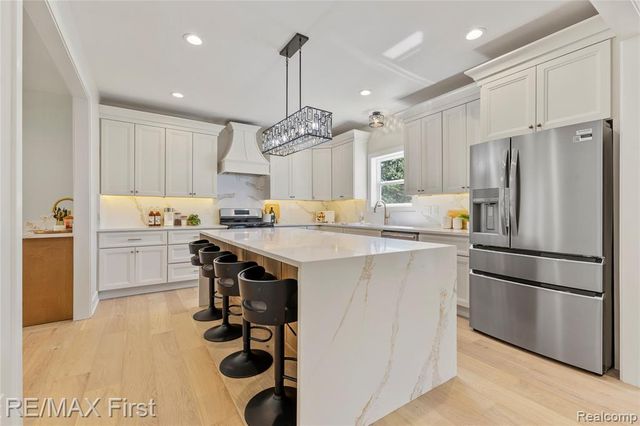 700 Devillen Avenue, Royal Oak, MI 48073