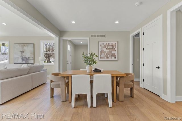 700 Devillen Avenue, Royal Oak, MI 48073