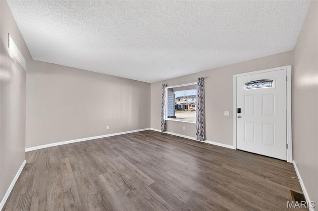 6 Dogwood Lane, St Peters, MO 63376