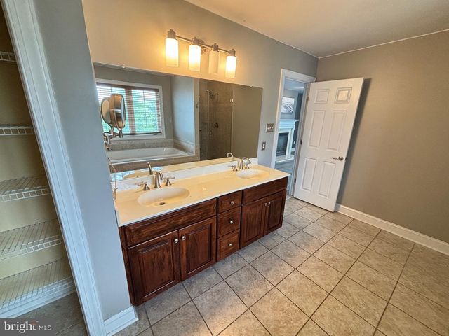 1 ROBERT CT, Chadds Ford, PA 19317