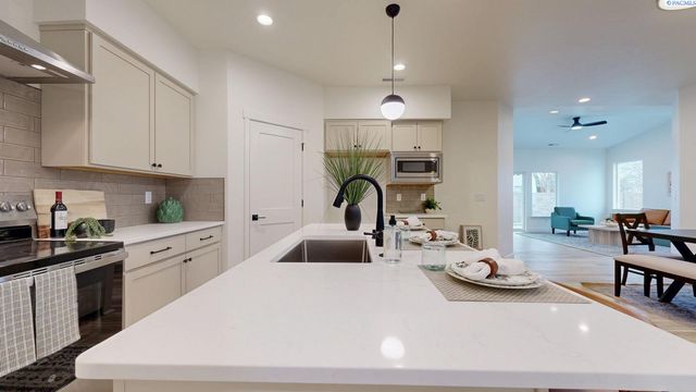 4529 Grove Court, West Richland, WA 99353