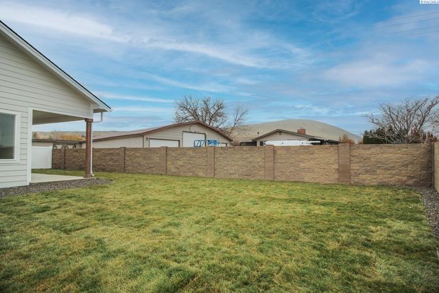 4529 Grove Court, West Richland, WA 99353