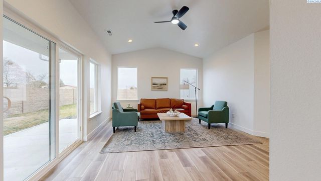 4529 Grove Court, West Richland, WA 99353