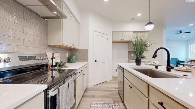 4529 Grove Court, West Richland, WA 99353