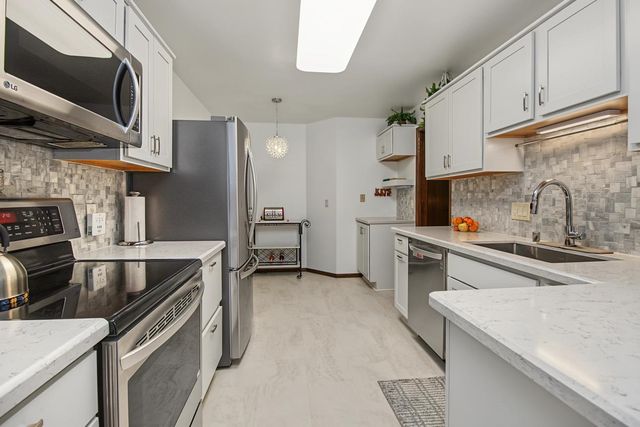 9700 Portland Avenue S 128, Bloomington, MN 55420