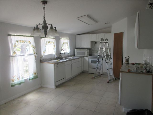 18601 SE 24TH LANE, Ocklawaha, FL 32179