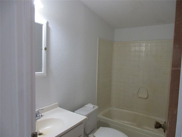 18601 SE 24TH LANE, Ocklawaha, FL 32179