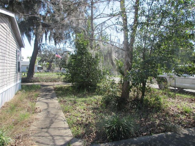18601 SE 24TH LANE, Ocklawaha, FL 32179