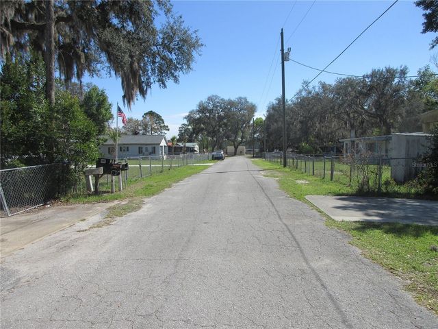 18601 SE 24TH LANE, Ocklawaha, FL 32179