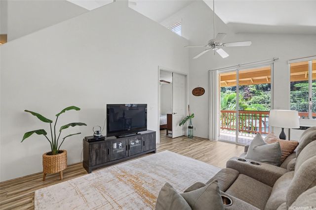 95-948 Wikao Street E304, Honolulu, HI 96789