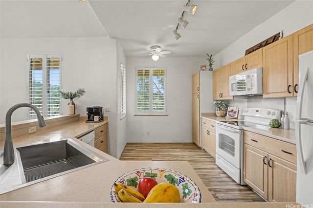 95-948 Wikao Street E304, Honolulu, HI 96789