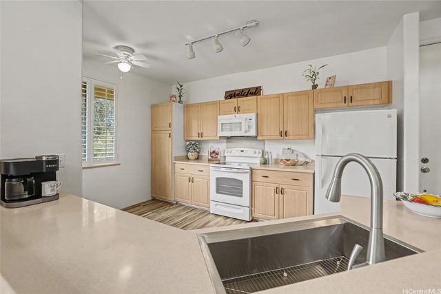 95-948 Wikao Street E304, Honolulu, HI 96789