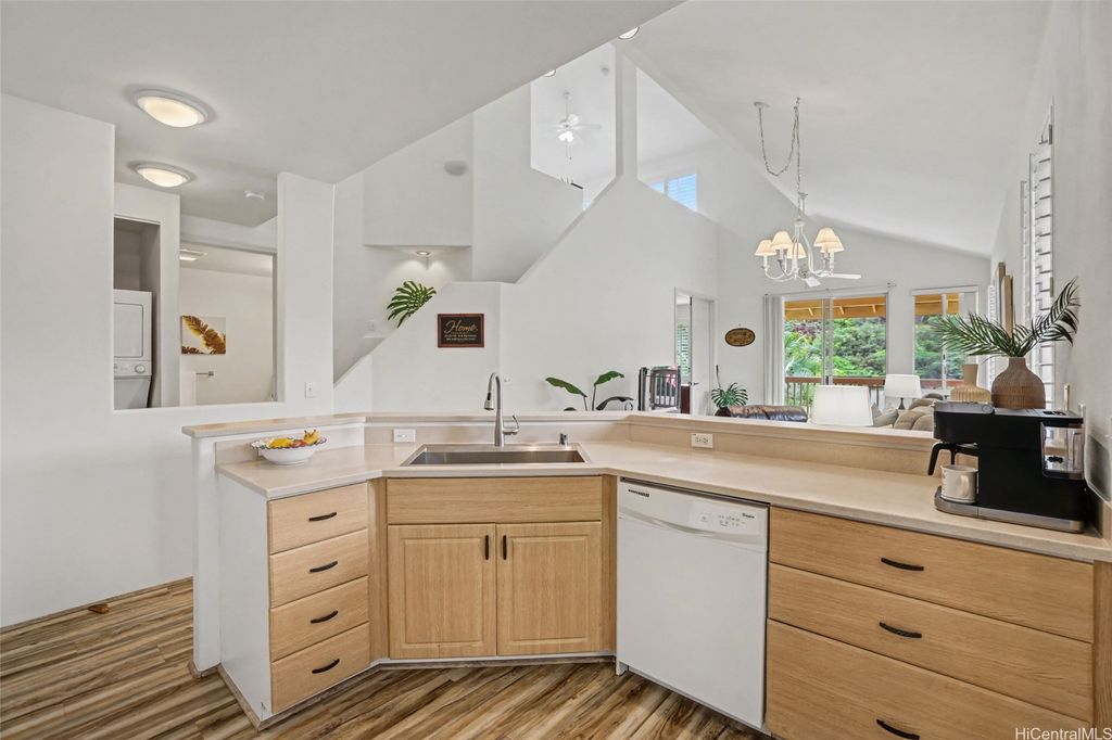 95-948 Wikao Street E304, Honolulu, HI 96789