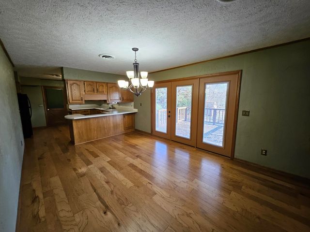 1105 N 14th Street, Monett, MO 65708