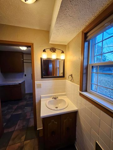 1105 N 14th Street, Monett, MO 65708