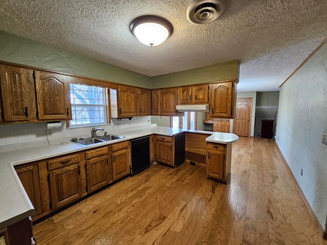 1105 N 14th Street, Monett, MO 65708