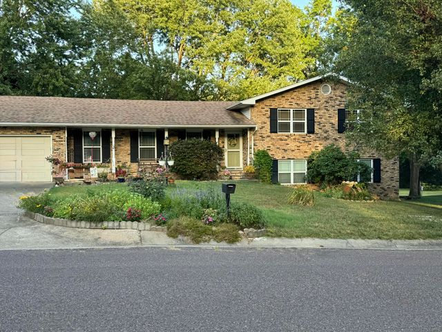 1105 N 14th Street, Monett, MO 65708