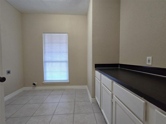 1944 Hillcroft, Prairie View, TX 77445