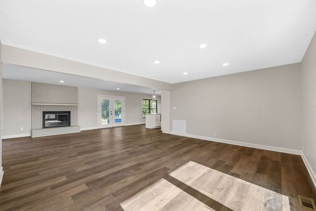 1345 Shallow Lake Circle, Hopkinsville, KY 42240