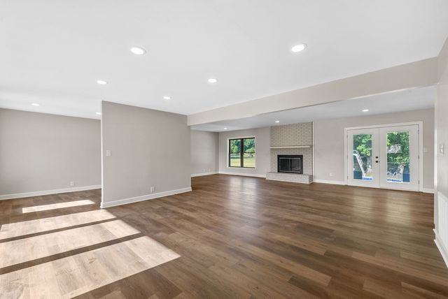 1345 Shallow Lake Circle, Hopkinsville, KY 42240