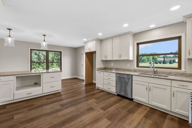 1345 Shallow Lake Circle, Hopkinsville, KY 42240