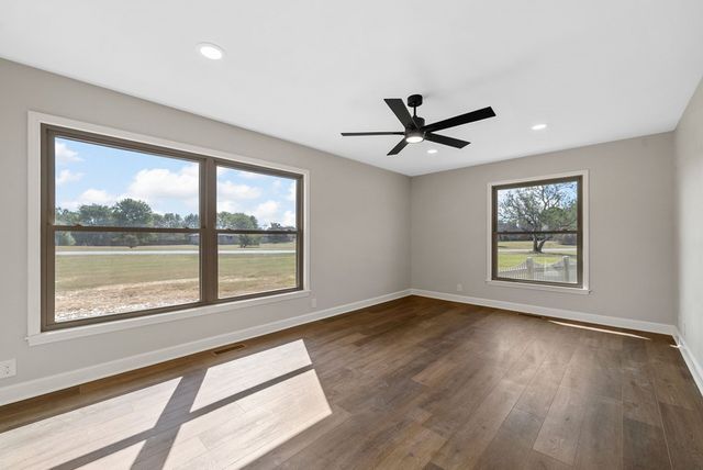 1345 Shallow Lake Circle, Hopkinsville, KY 42240