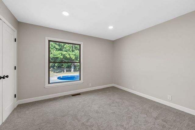 1345 Shallow Lake Circle, Hopkinsville, KY 42240