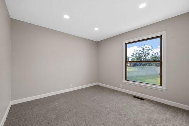 1345 Shallow Lake Circle, Hopkinsville, KY 42240