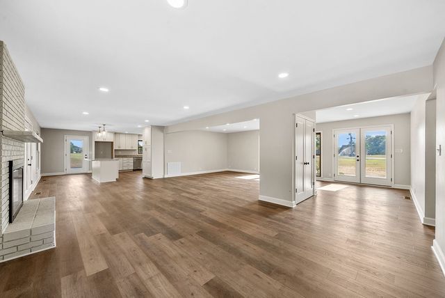 1345 Shallow Lake Circle, Hopkinsville, KY 42240