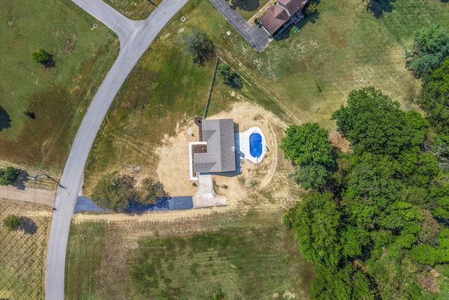 1345 Shallow Lake Circle, Hopkinsville, KY 42240