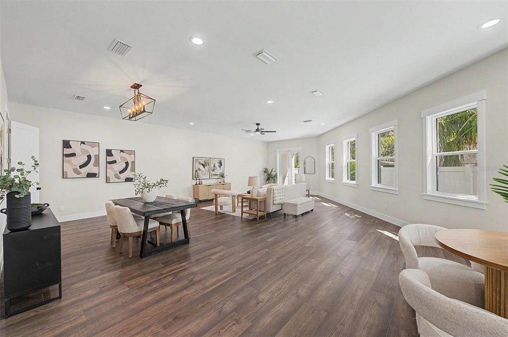 Image 12 of property listing at 110 S ARRAWANA AVENUE 2, Tampa, FL 33609