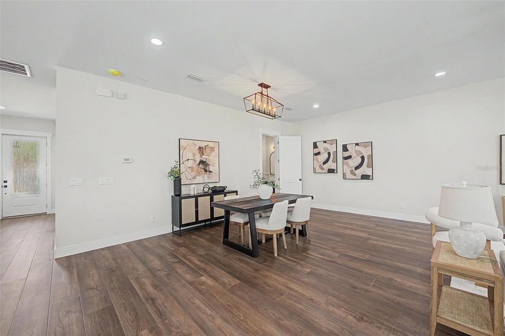 Image 13 of property listing at 110 S ARRAWANA AVENUE 2, Tampa, FL 33609