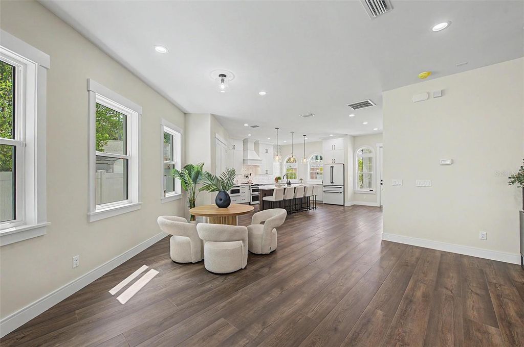 Image 16 of property listing at 110 S ARRAWANA AVENUE 2, Tampa, FL 33609