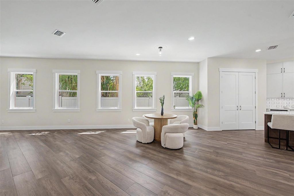 Image 17 of property listing at 110 S ARRAWANA AVENUE 2, Tampa, FL 33609