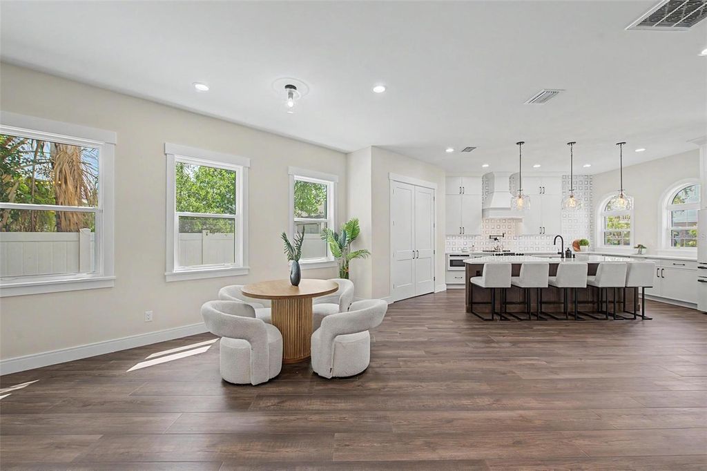Image 18 of property listing at 110 S ARRAWANA AVENUE 2, Tampa, FL 33609