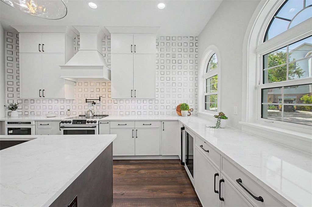 Image 20 of property listing at 110 S ARRAWANA AVENUE 2, Tampa, FL 33609
