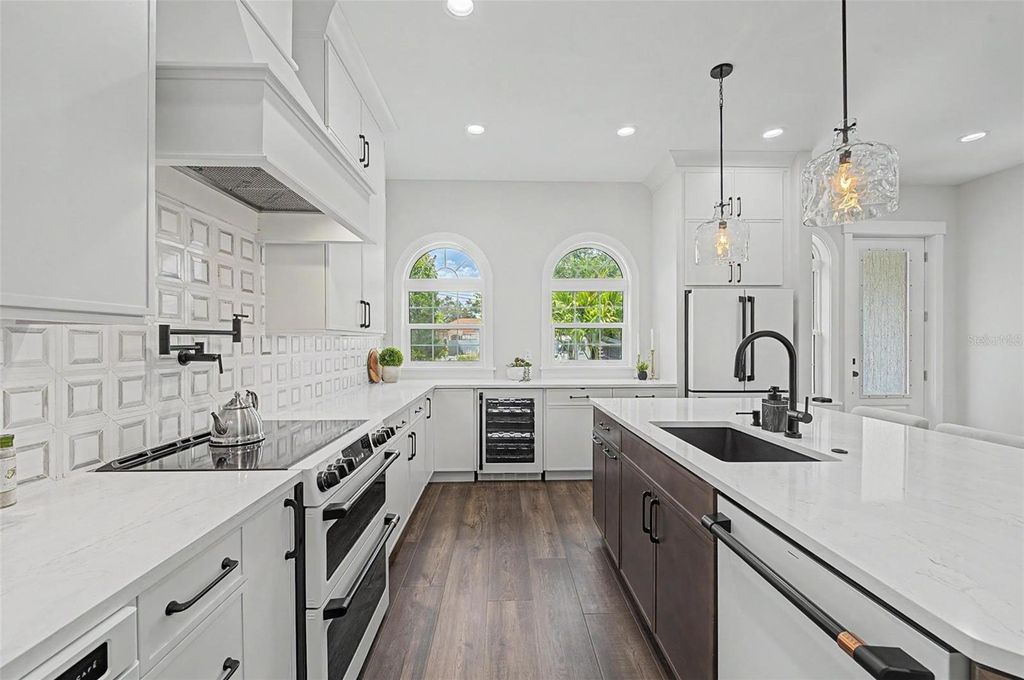 Image 21 of property listing at 110 S ARRAWANA AVENUE 2, Tampa, FL 33609