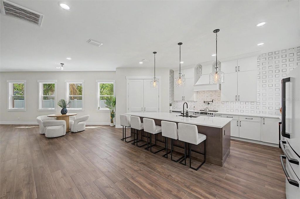 Image 24 of property listing at 110 S ARRAWANA AVENUE 2, Tampa, FL 33609